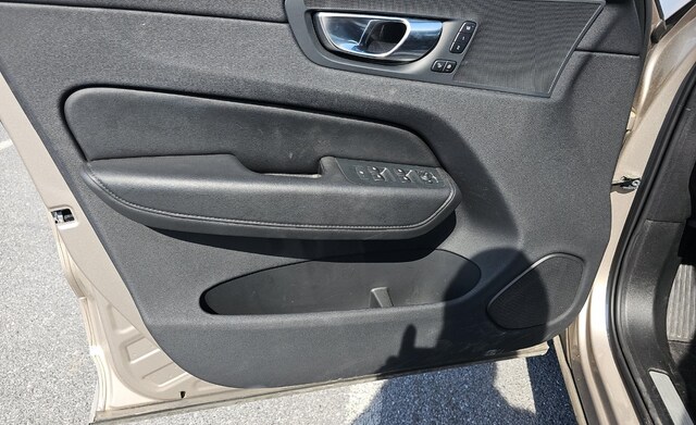 2025 Volvo XC60 B5 Core SUV