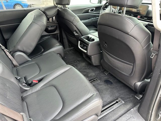 2025 Kia Carnival SX Van Passenger Van