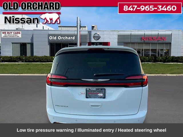2024 Chrysler Pacifica Touring Van Passenger Van