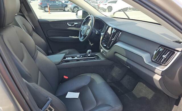 2025 Volvo XC60 B5 Core SUV