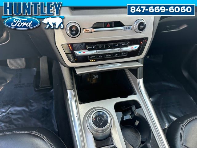 2023 Ford Explorer XLT SUV