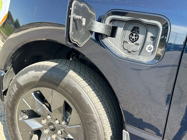 2024 Ford F-150 Lightning Lariat Truck SuperCrew Cab