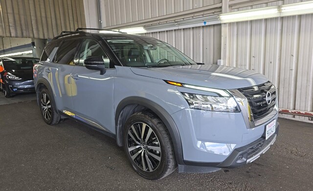 2023 Nissan Pathfinder Platinum SUV