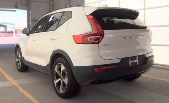 2025 Volvo XC40 B5 Plus Dark Theme SUV
