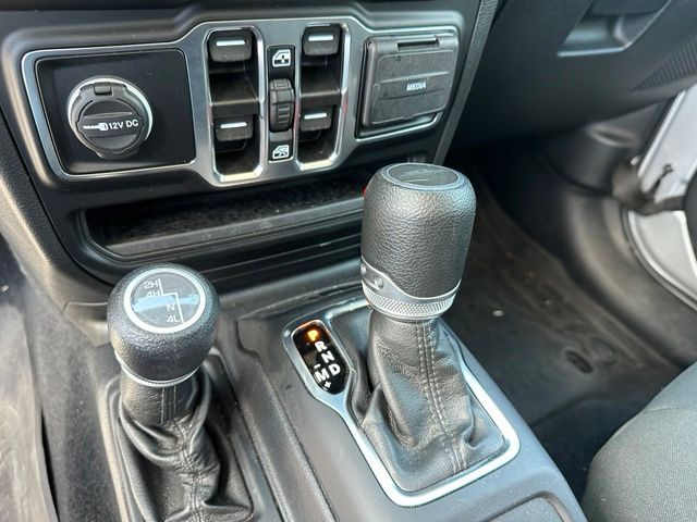2022 Jeep Gladiator Willys Truck Crew Cab