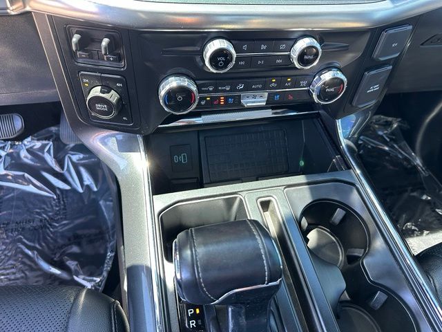 2022 Ford F-150 Lariat Truck SuperCrew Cab