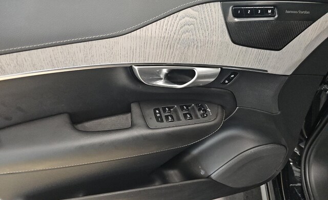 2024 Volvo XC90 plug-in hybrid Ultimate SUV