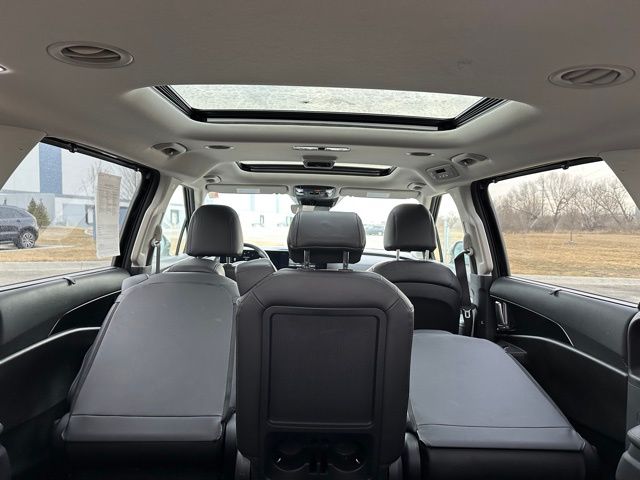 2025 Kia Carnival SX Van Passenger Van