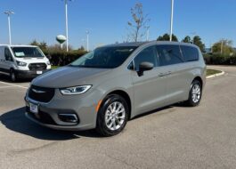 2023 Chrysler Pacifica Touring L Van Passenger Van