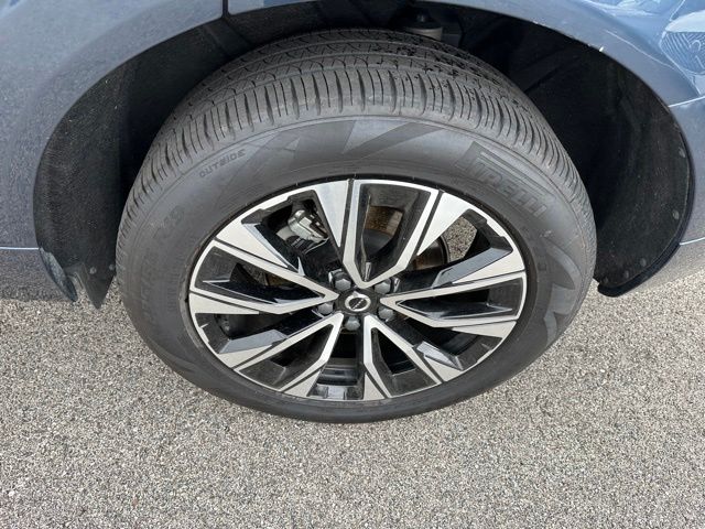 2025 Volvo XC60 B5 Core SUV