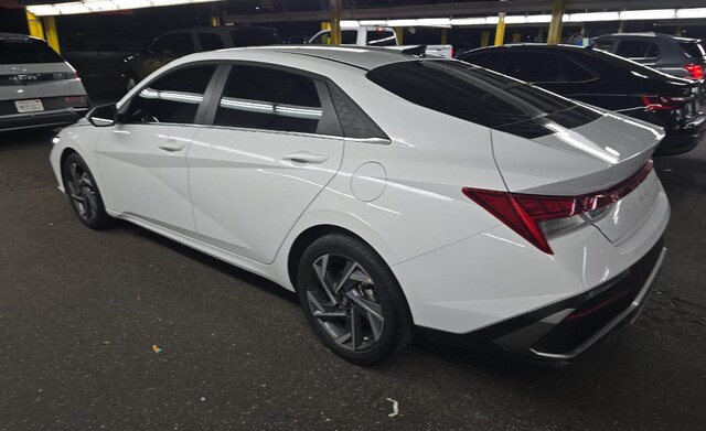 2025 Hyundai Elantra Limited Sedan