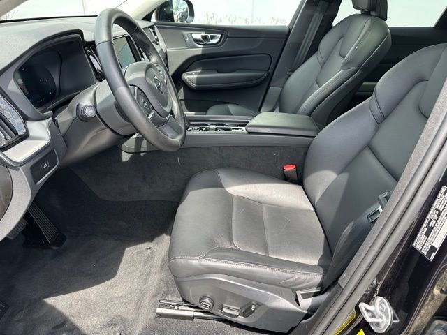 2025 Volvo XC60 B5 Core SUV