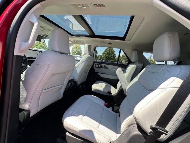 2025 Ford Explorer Platinum SUV