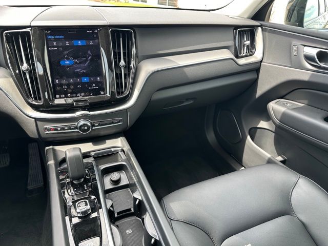 2025 Volvo XC60 B5 Core SUV