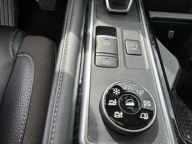 2023 Nissan Pathfinder SL SUV
