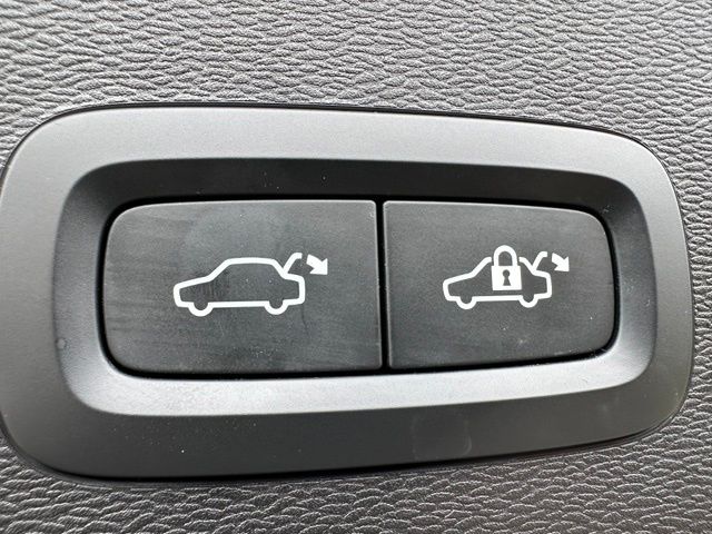 2023 Volvo C40 Recharge Pure Electric Ultimate SUV