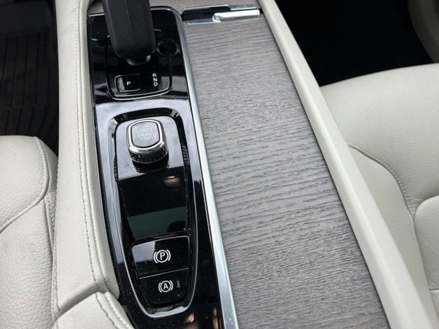 2023 Volvo XC90 B6 Plus 6-Seater SUV