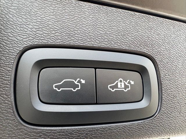 2024 Volvo XC60 plug-in hybrid Ultimate SUV