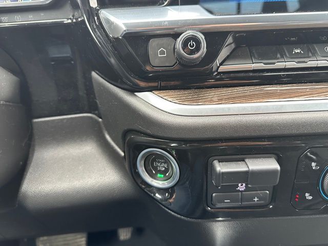 2022 Chevrolet Silverado 1500 LT Trail Boss Truck Crew Cab