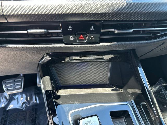 2023 Volkswagen Golf R 2.0T Hatchback