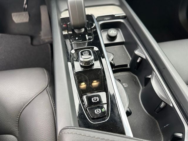 2025 Volvo XC60 B5 Plus SUV