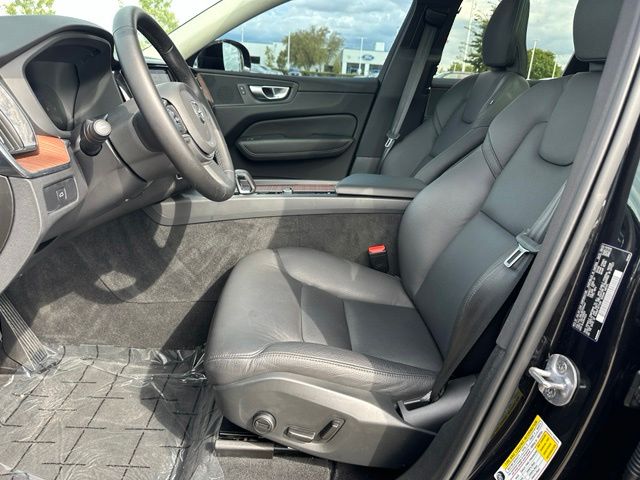 2024 Volvo XC60 B5 Plus Dark Theme SUV