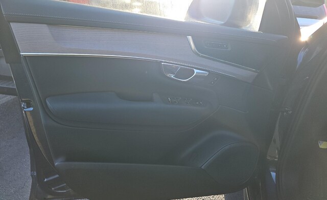 2025 Volvo XC90 B6 Plus 7-Seater SUV