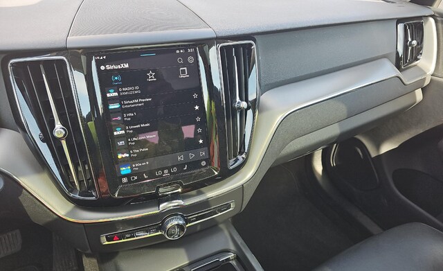 2025 Volvo XC60 B5 Core SUV