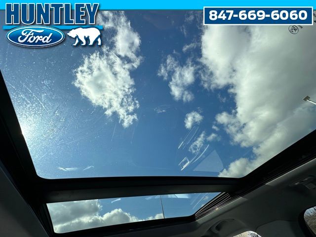 2023 Ford Explorer XLT SUV