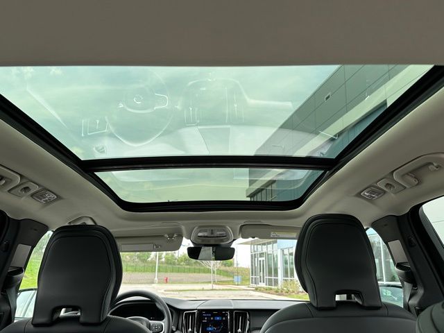 2025 Volvo XC60 B5 Core SUV