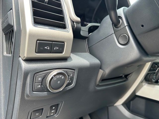 2022 Ford F-350 Lariat Truck Crew Cab