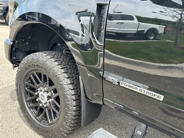 2022 Ford F-350 Lariat Truck Crew Cab