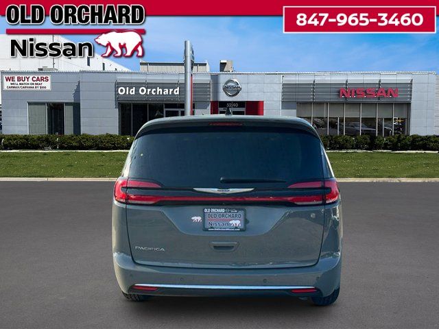 2023 Chrysler Pacifica Touring L Van Passenger Van