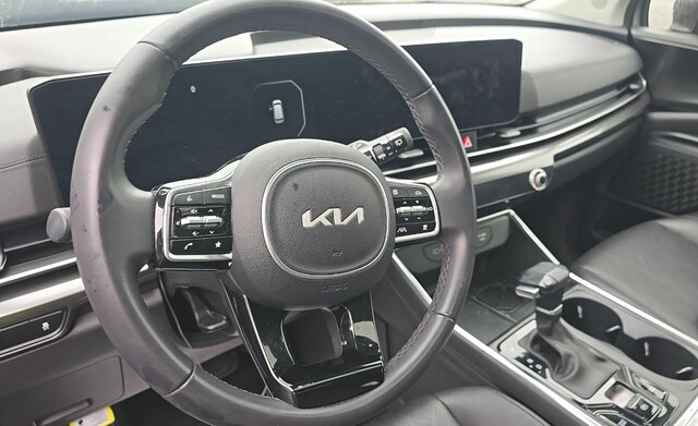 2025 Kia Carnival SX Van Passenger Van