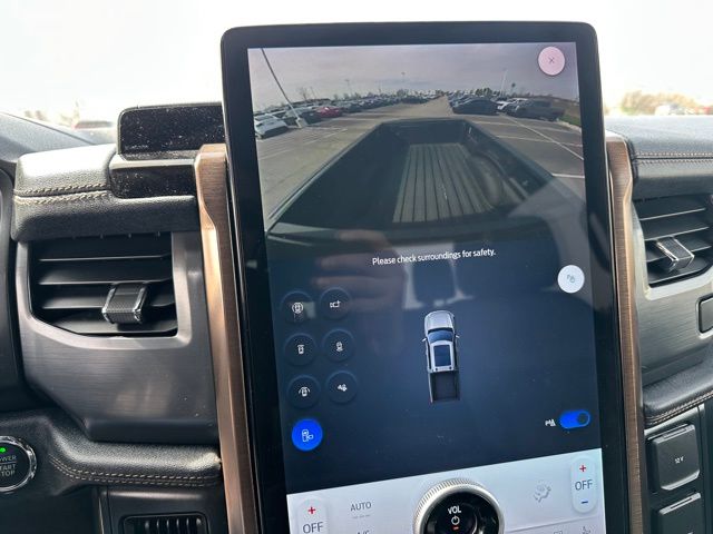 2022 Ford F-150 Lightning Lariat Truck SuperCrew Cab