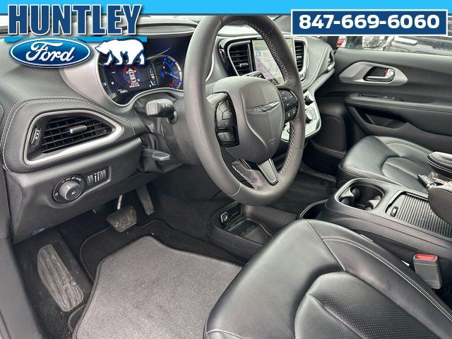 2024 Chrysler Pacifica Plug-In Hybrid Select Van Passenger Van