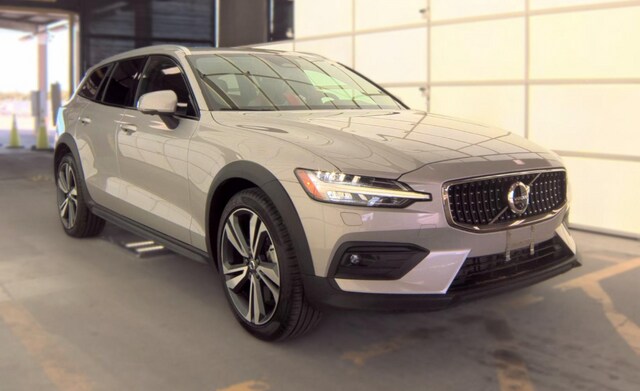 2025 Volvo V60 Cross Country B5 Plus Wagon