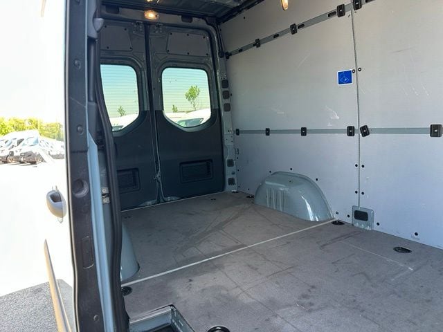 2024 Mercedes-Benz Sprinter 2500 Crew 144 WB Van