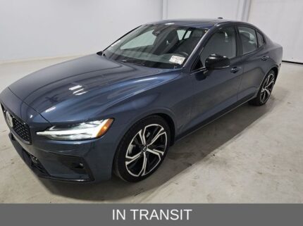 2024 Volvo S60 B5 Core Dark Theme Sedan