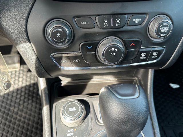 2019 Jeep Cherokee Latitude SUV