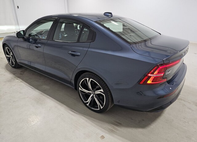 2024 Volvo S60 B5 Core Dark Theme Sedan