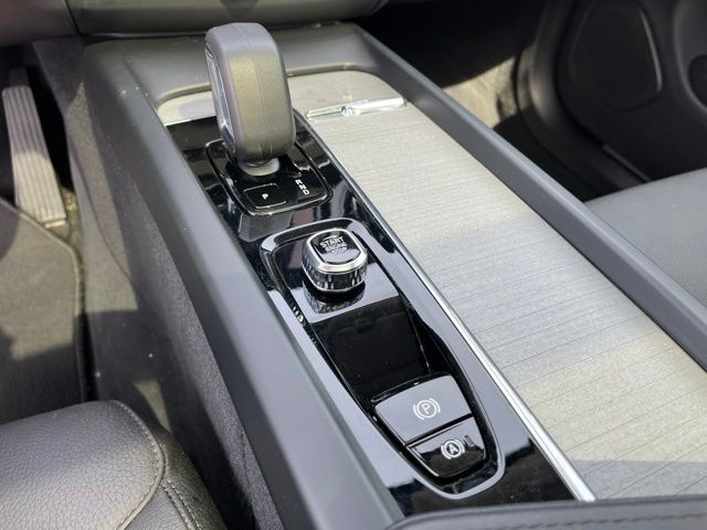 2025 Volvo XC60 B5 Plus SUV