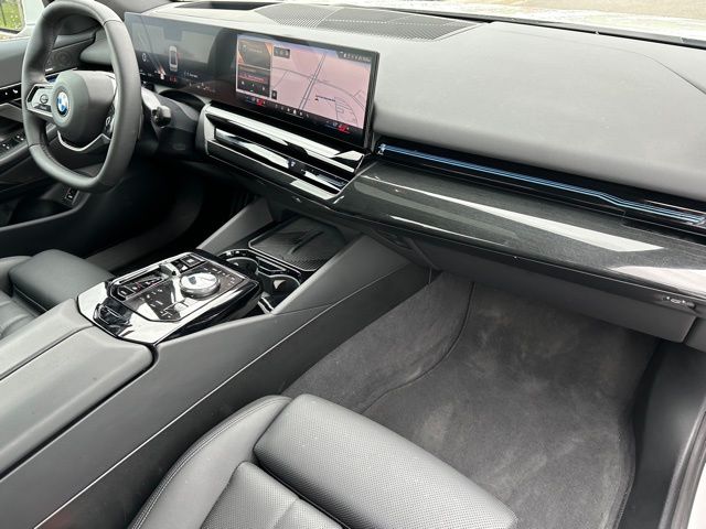 2025 BMW 530i 530i xDrive Sedan