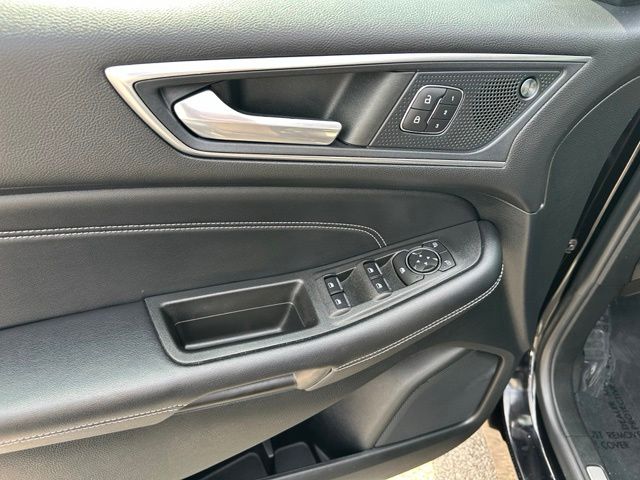 2022 Ford Edge Titanium SUV