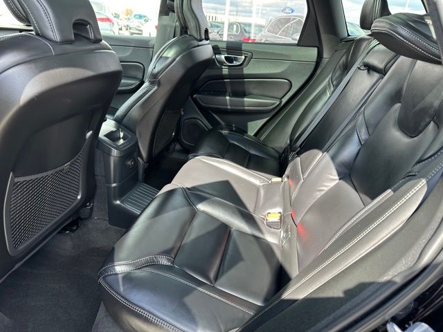 2024 Volvo XC60 plug-in hybrid Ultimate SUV