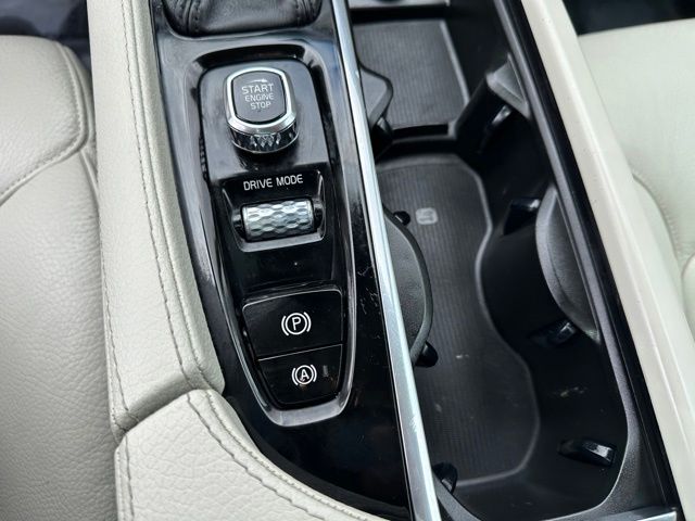 2020 Volvo XC90 T6 Momentum SUV