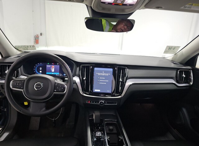 2024 Volvo S60 B5 Core Dark Theme Sedan