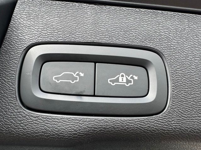 2024 Volvo XC60 B5 Plus Dark Theme SUV