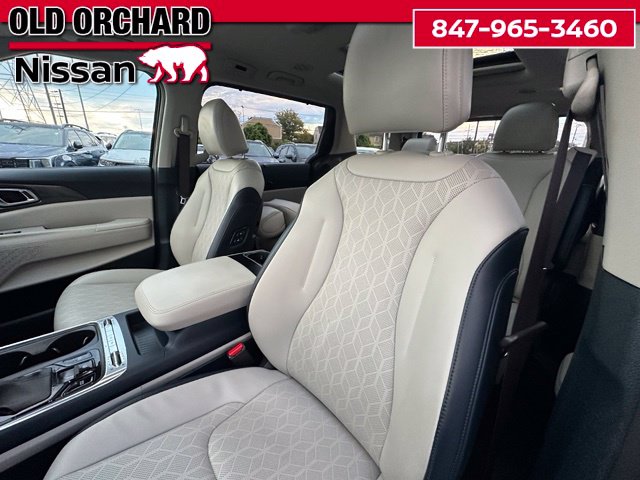 2025 Kia Carnival SX Van Passenger Van