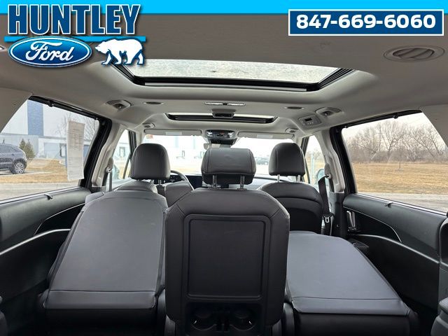2025 Kia Carnival SX Van Passenger Van